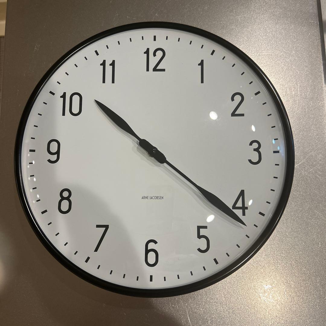 ARNE JACOBSEN掛け時計　直径29cm