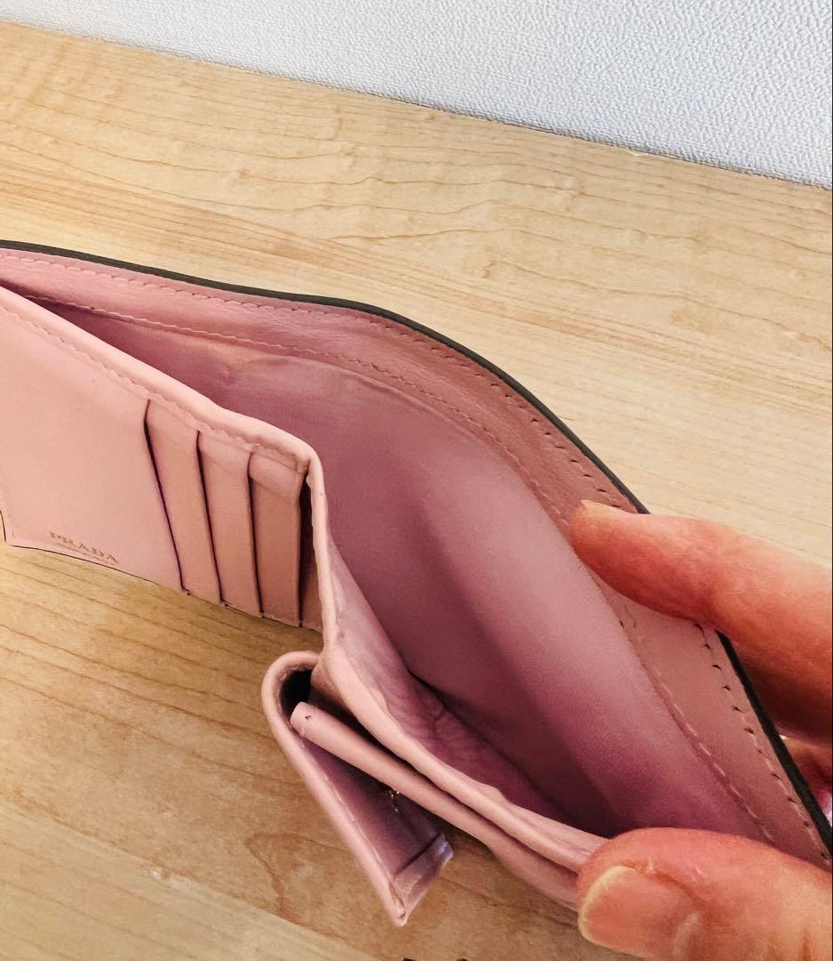 【確約】PRADA 人気の二つ折り財布 グレー/ピンク