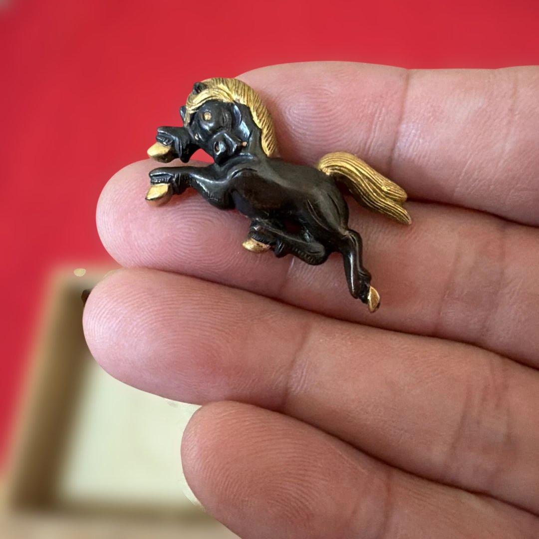 古美術　骨董品　刀装具 跳馬 野馬図目貫 無銘