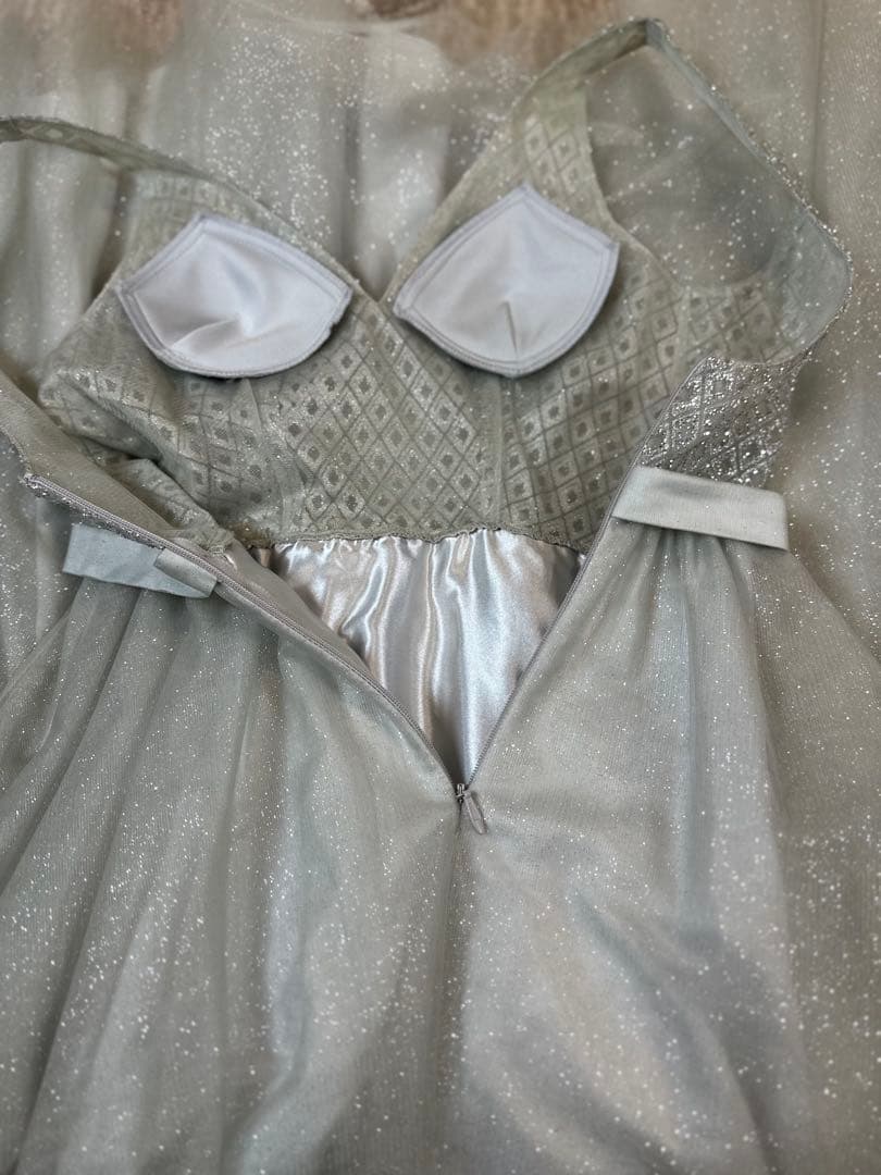 ライトグレー Vネック ビーズ装飾ドレス