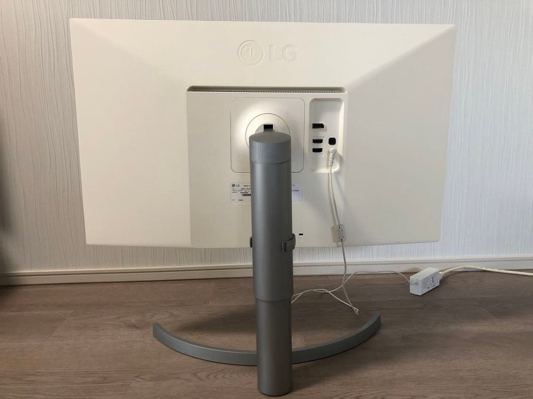 【美品】LG 27UL550-W 27インチ 4K HDR IPS液晶