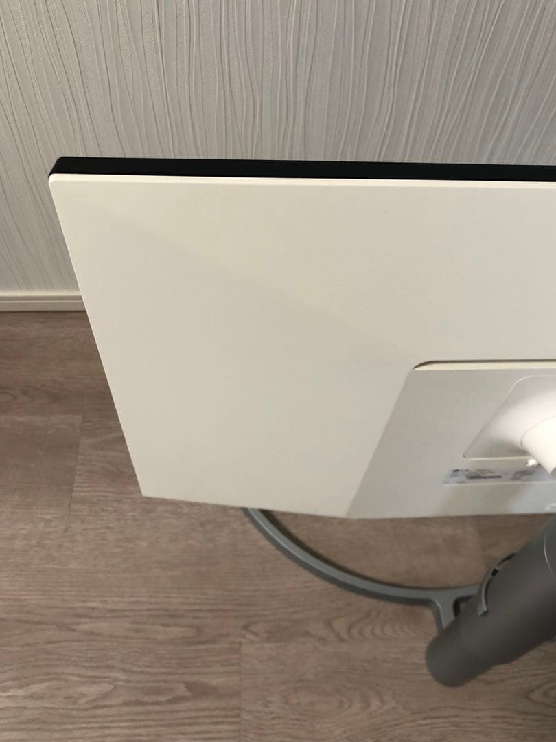 【美品】LG 27UL550-W 27インチ 4K HDR IPS液晶