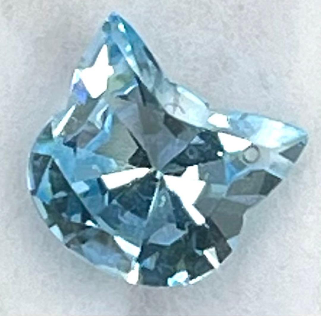 宝石ルース 『とても可愛いネコちゃんカット』高品質ブルートパーズの加工穴付です！