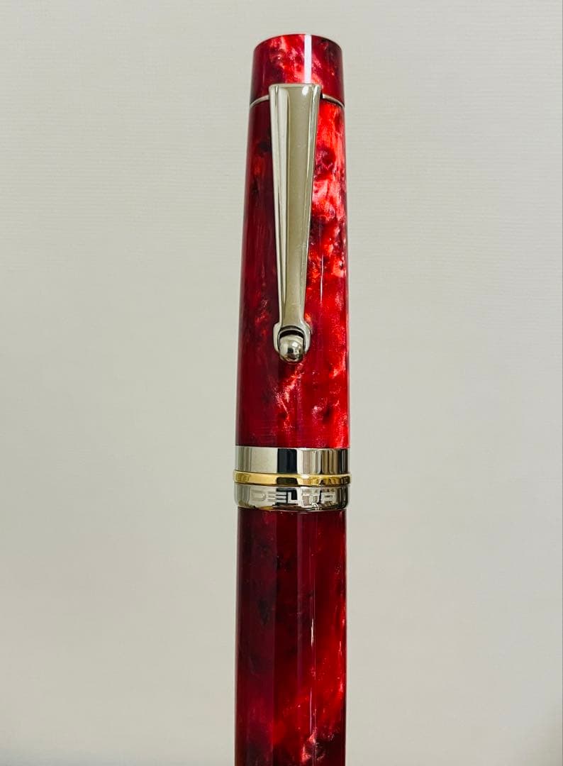 大*輔様 【美品】万年筆 デルタ ドルチェビータ ミィディアム スティログラフィ