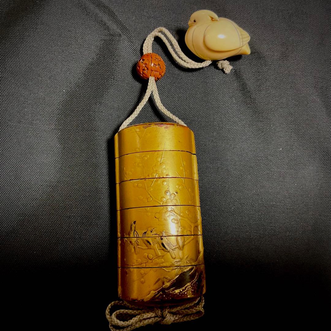 花鳥蒔絵印籠・牙刻鳥根付・箱・座布団付