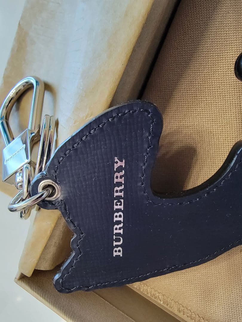 バーバリー BURBERRY チャーム ビースト フィッシュ