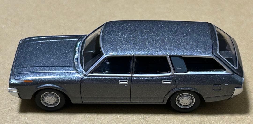 トミカリミテッドヴィンテージネオ トヨタ クラウン バンデラックス