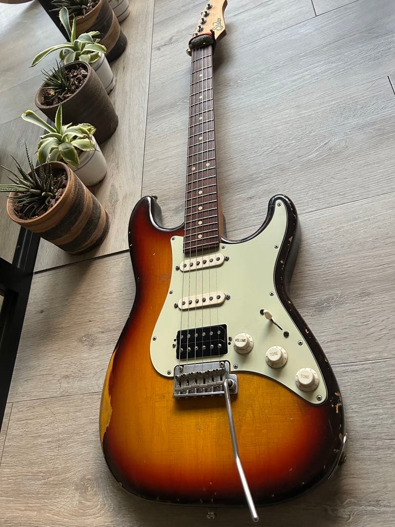 suhr ストラト　レリック　ラッカー塗装