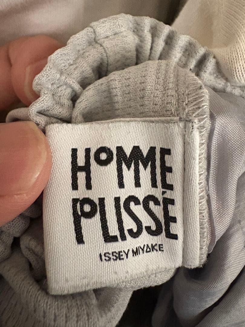 HOMME PLISSÉ ISSEY MIYAKE BASICS ライトグレー
