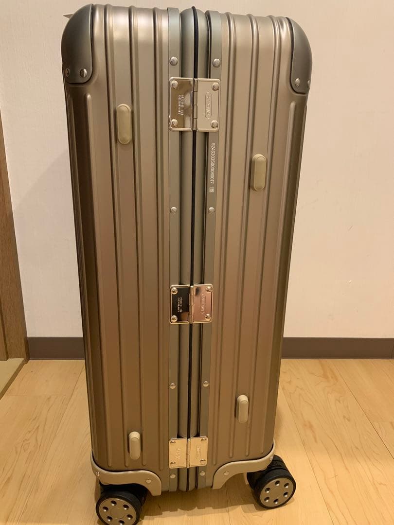 リモワRIMOWAトパーズ　チタニウム　キャリーケース67L