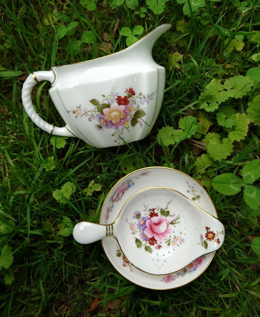 ロイヤル・クラウンダービー　ボーンチャイナ　ティストレーナー＆ミルクポット