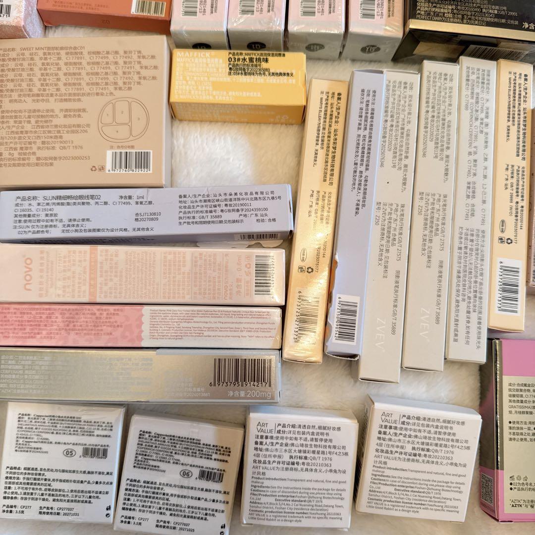 メイク リップ アイシャドウまとめ売り 58点 、ブレスレット