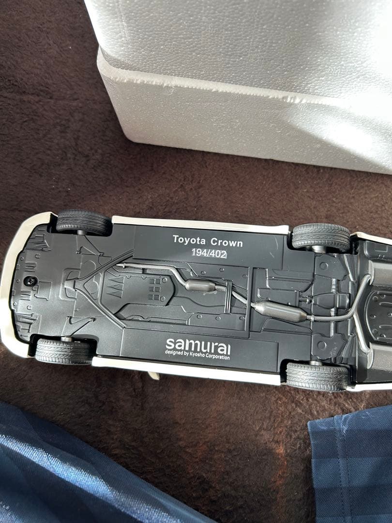 KYOSHO samurai クラウンアスリート G ハイブリッド 1/18×2