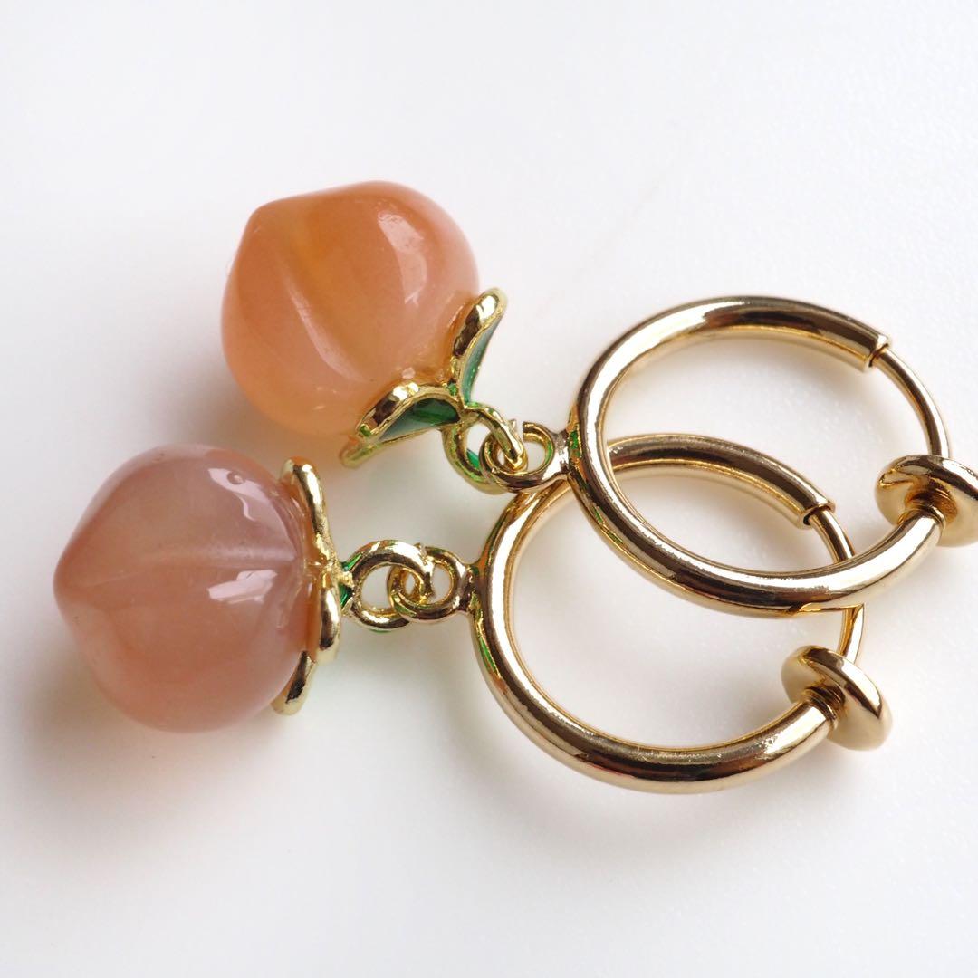 【ほぅ】ピーチカルセドニーの桃彫刻イヤリング