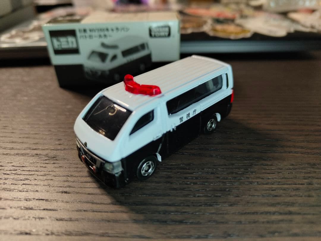 トミカ キャラバン パトロールカー 箱付き