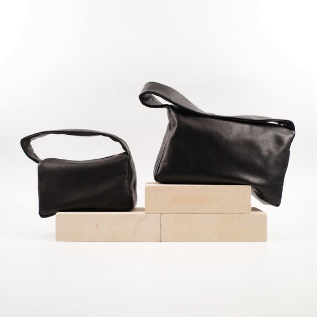 KEESE 黒 レザーショルダーバッグ ジップ Sサイズ ブラック ハンドバッグ