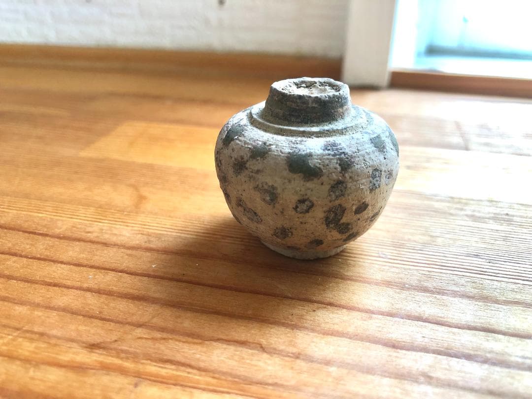【タイ・骨董・出土品】宋胡録（スンコロク）白釉斑紋小壺（1301年~1600年）