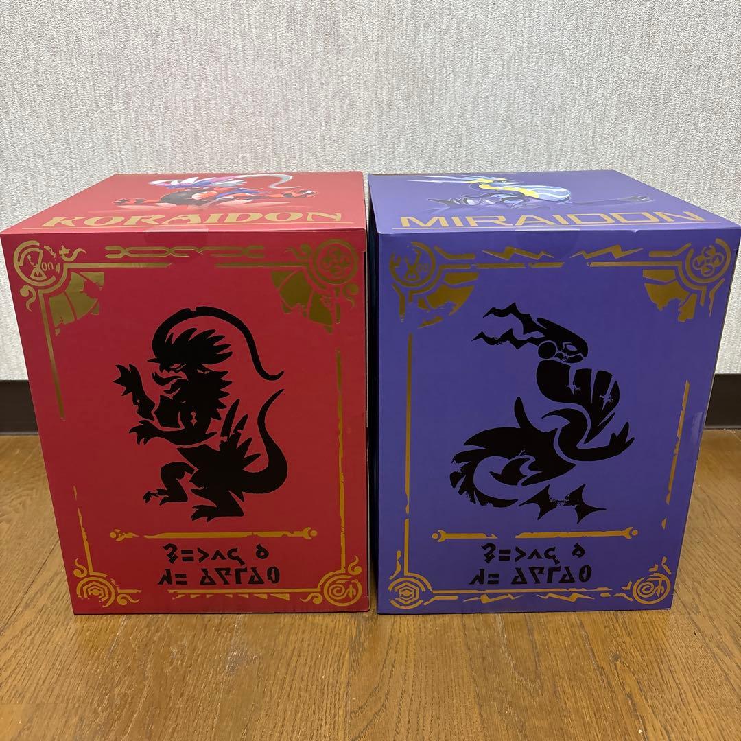 コトブキヤ　ミライドン、コライドン　フィギュア