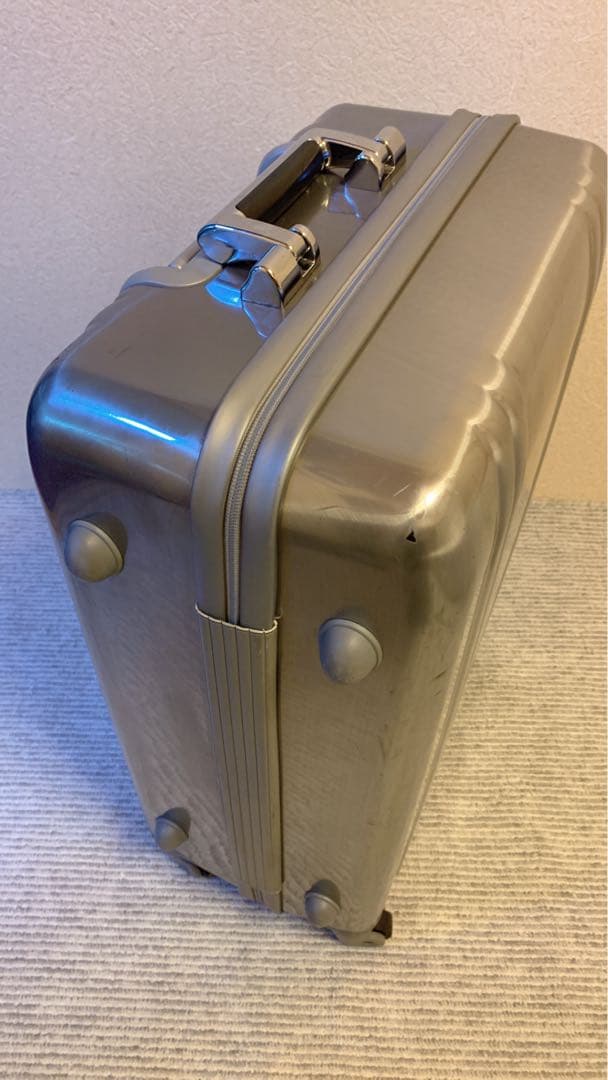 ZERO HALLIBURTON キャリーケース 4輪 59L シルバー