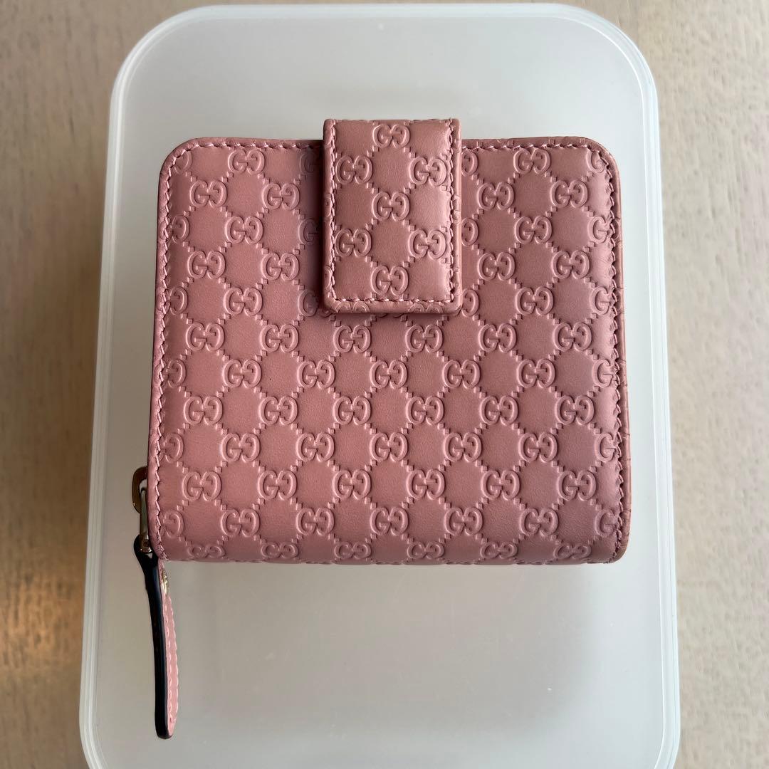 最終価格・GUCCIレザー 二つ折り財布モーブピンク色GGロゴ入り新品未使用美品