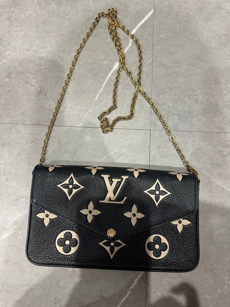 ぷー　ルイヴィトンポシェットフェリシー