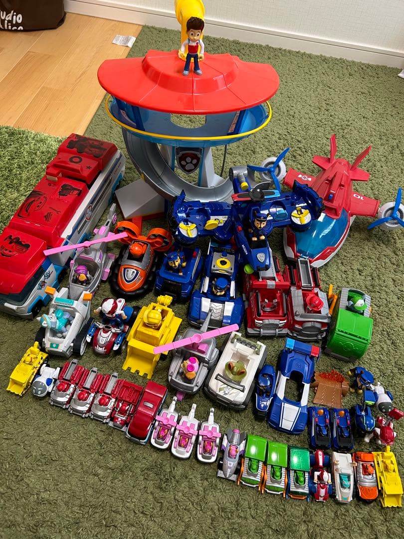 パウ・パトロール 基地と車両セット　バラ売り不可