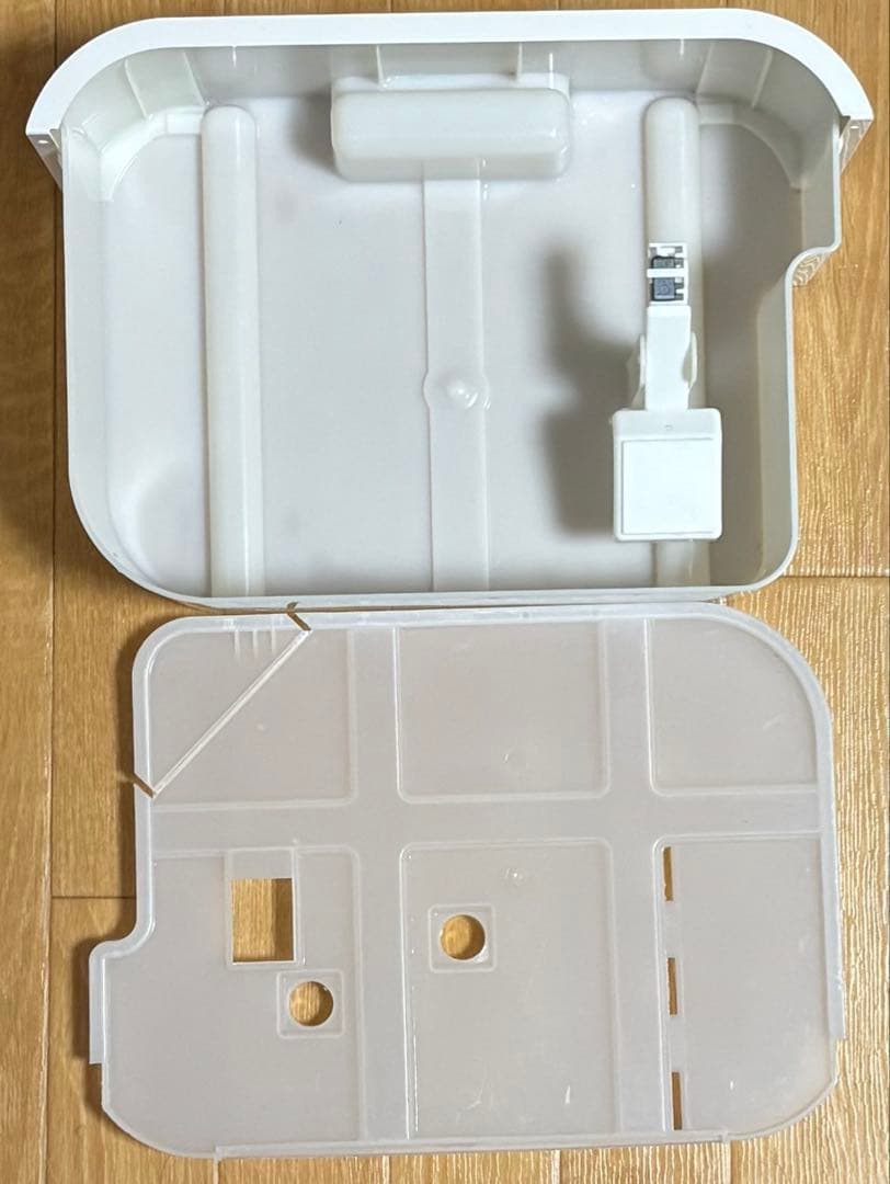 除湿機 アイリスオーヤマ　IDJ-150-w ホワイト ポータブル