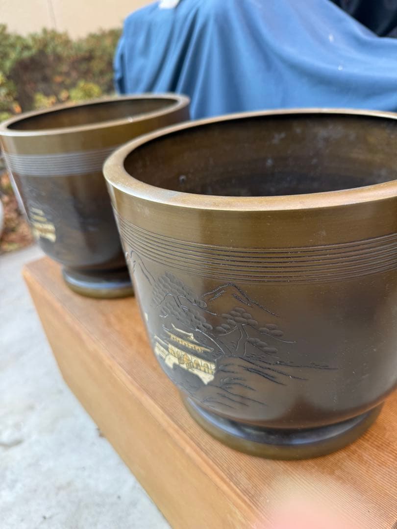 宣徳火鉢 山水画風　2個　箱入り　灰入り