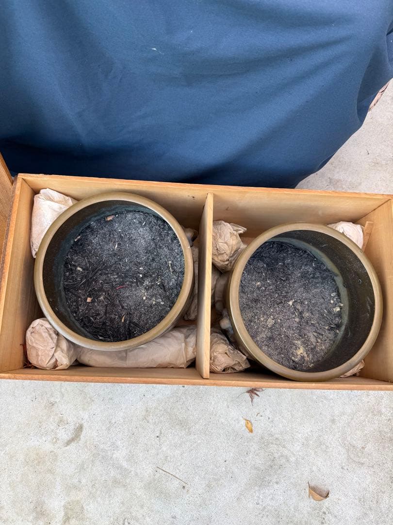 宣徳火鉢 山水画風　2個　箱入り　灰入り