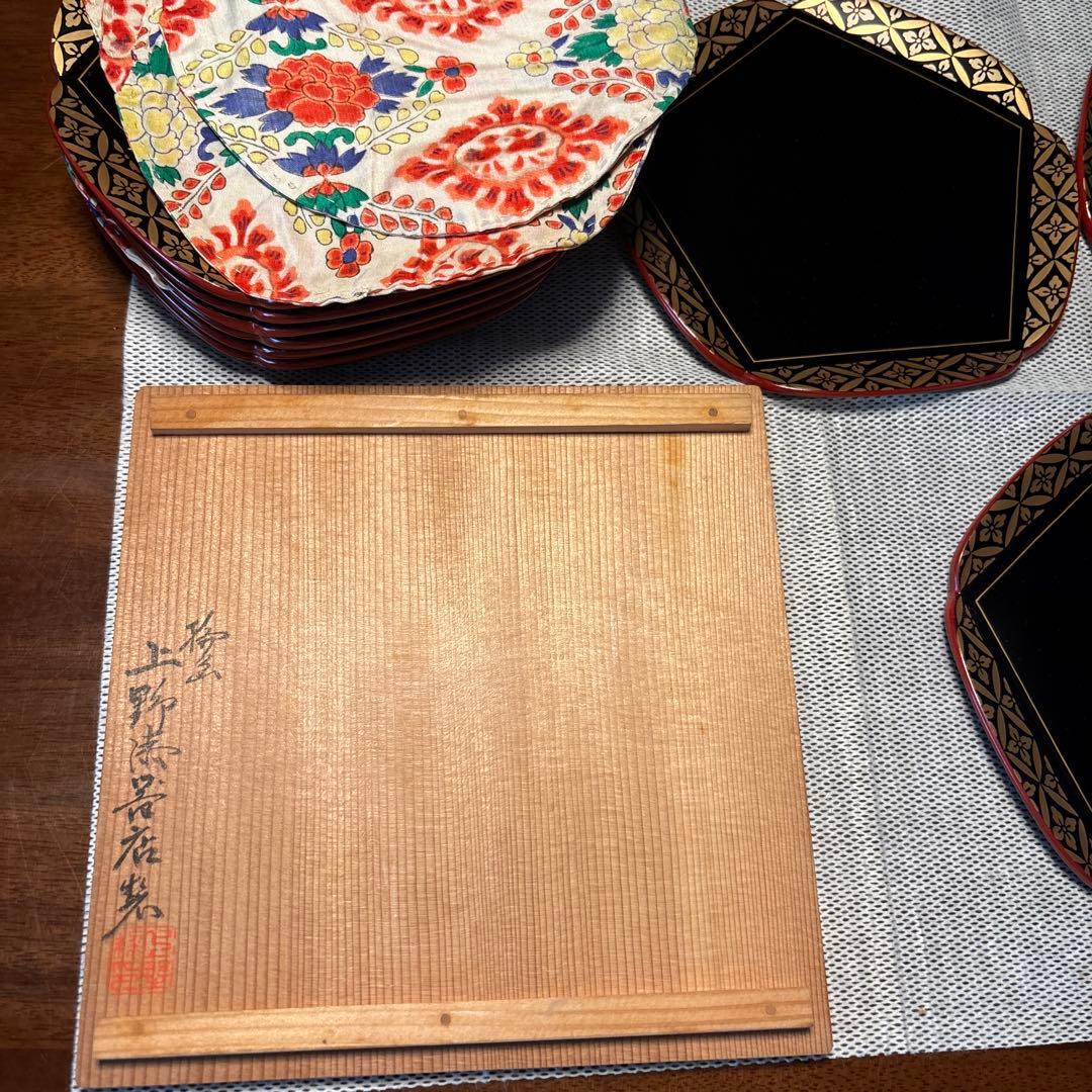 輪島塗りの菓子器　(12枚)手縫いの緩衝布付