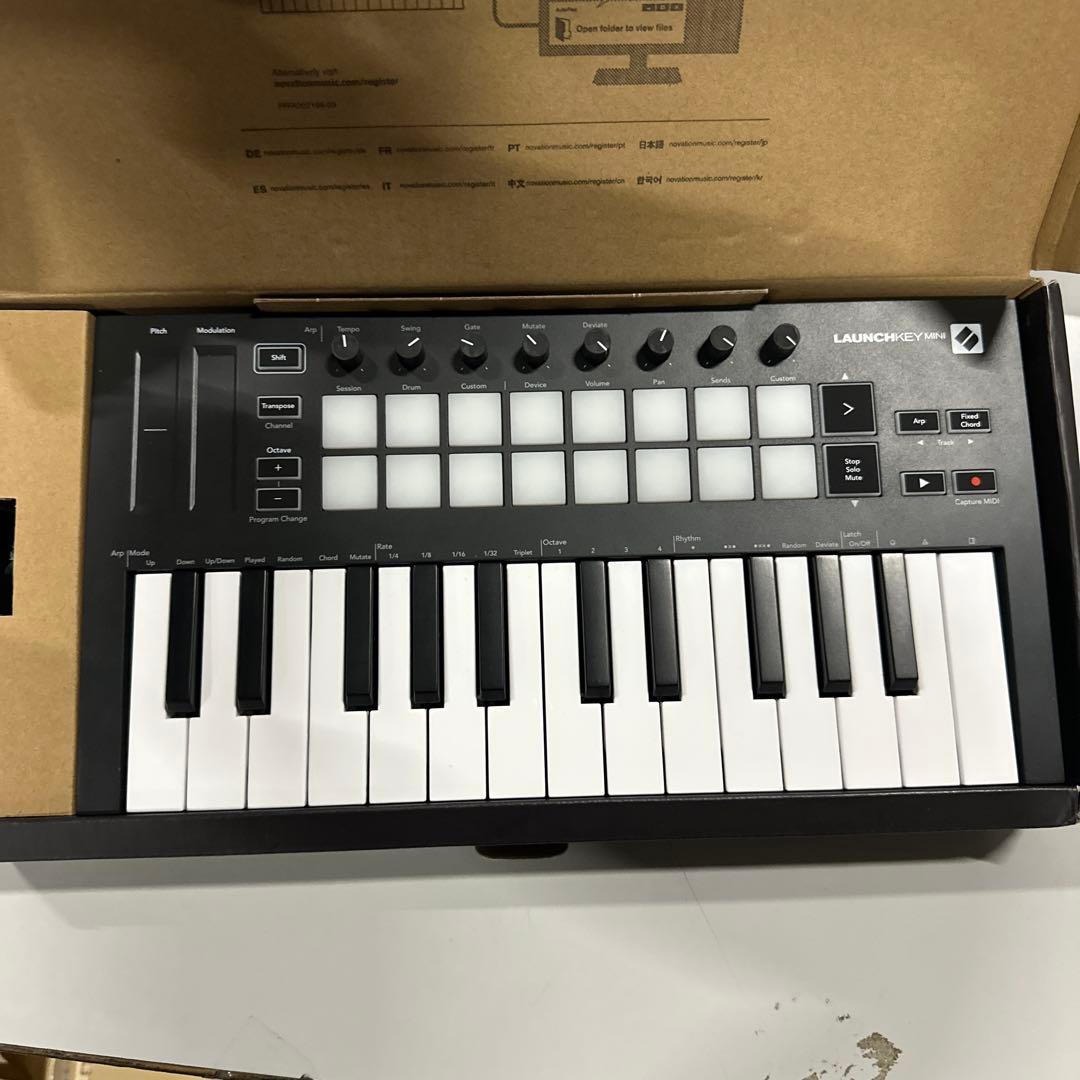 novation LAUNCHKEY MINI MK3 MIDIキーボード
