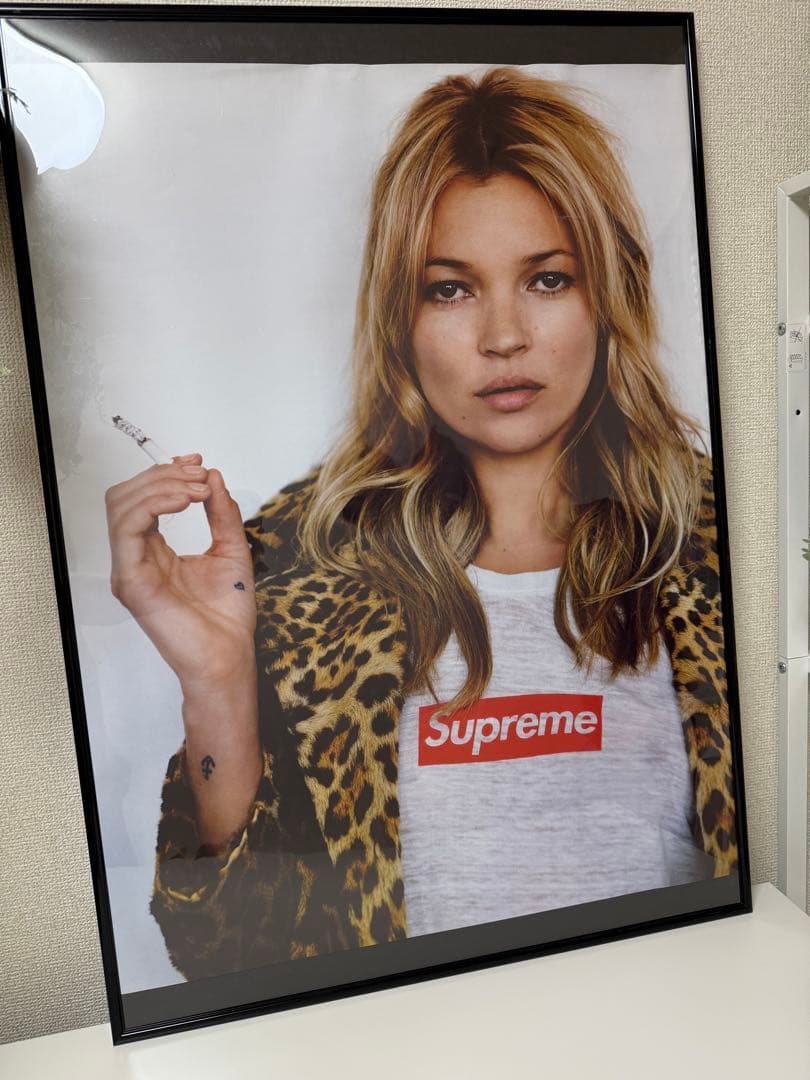 シュプリームケイトモス　ポスター額付き
