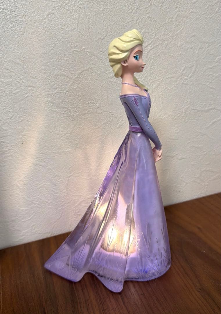 ディズニーストア♡アナと雪の女王Ⅱ♡エルサ ナイトドレス LEDライトフィギア