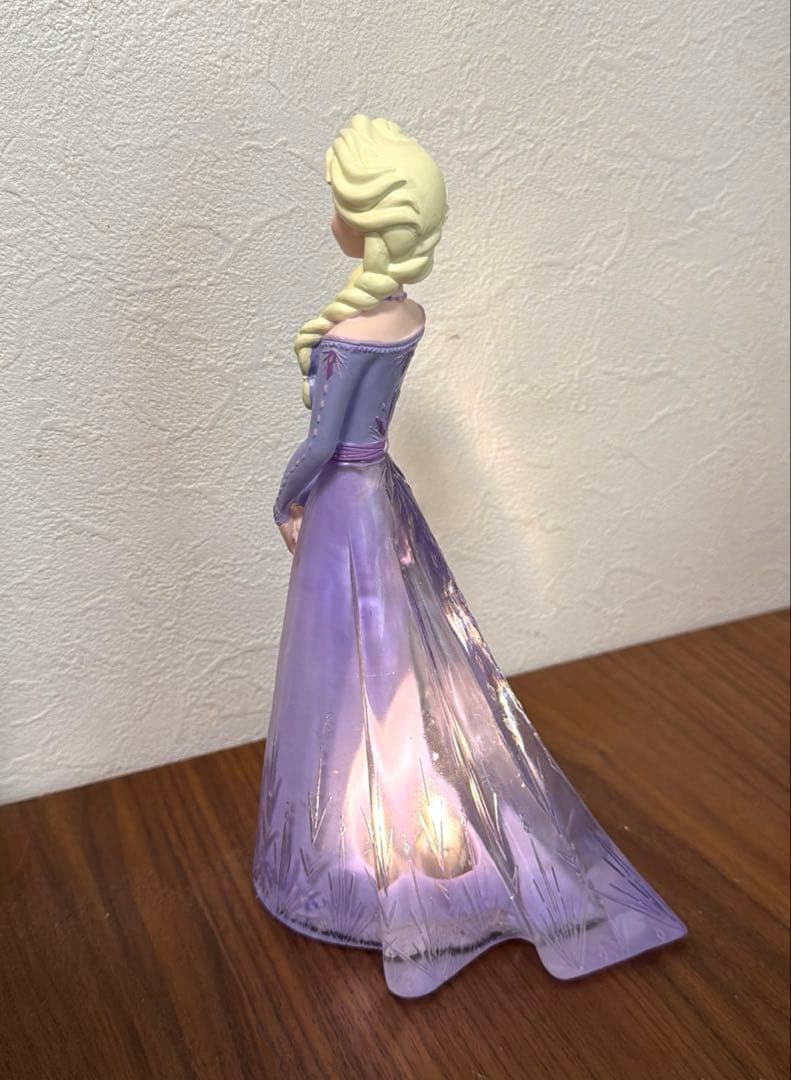 ディズニーストア♡アナと雪の女王Ⅱ♡エルサ ナイトドレス LEDライトフィギア
