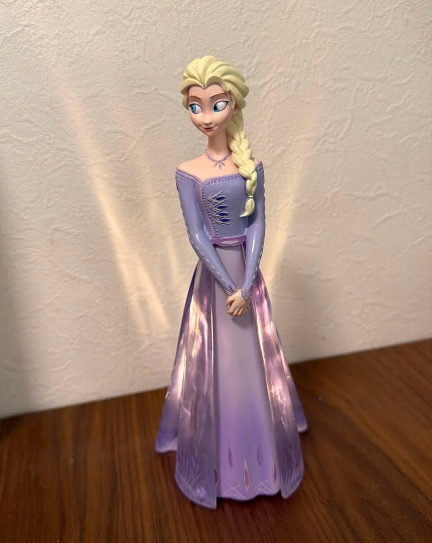 ディズニーストア♡アナと雪の女王Ⅱ♡エルサ ナイトドレス LEDライトフィギア