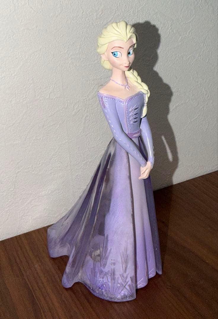 ディズニーストア♡アナと雪の女王Ⅱ♡エルサ ナイトドレス LEDライトフィギア