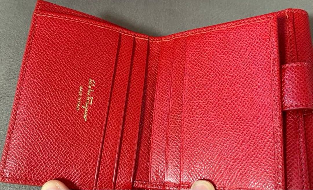 L*♡様 最終値下げ【ほぼ新品】FERRAGAMO レッド 二つ折り財布