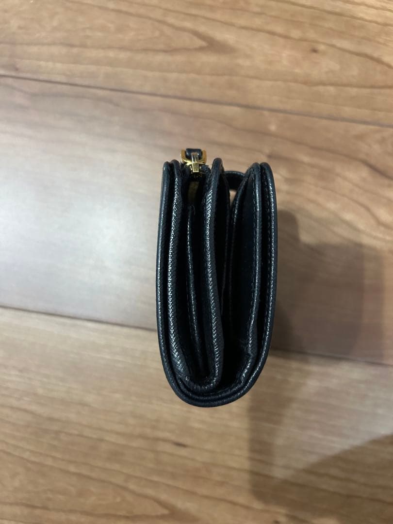 PRADA ブラックレザー 二つ折り財布　箱あり
