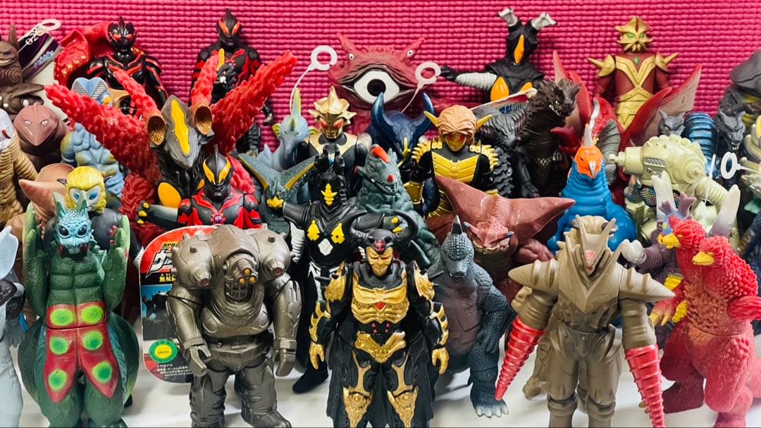 ❁在庫一掃SALE❁ 怪獣シリーズ61体＋おまけ1体付き　ソフビ　まとめ売り