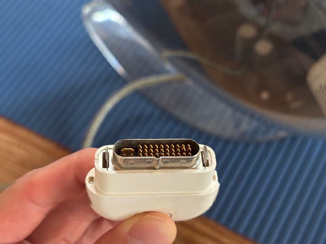 Apple Studio Display　17インチCRTモニター　スケルトン