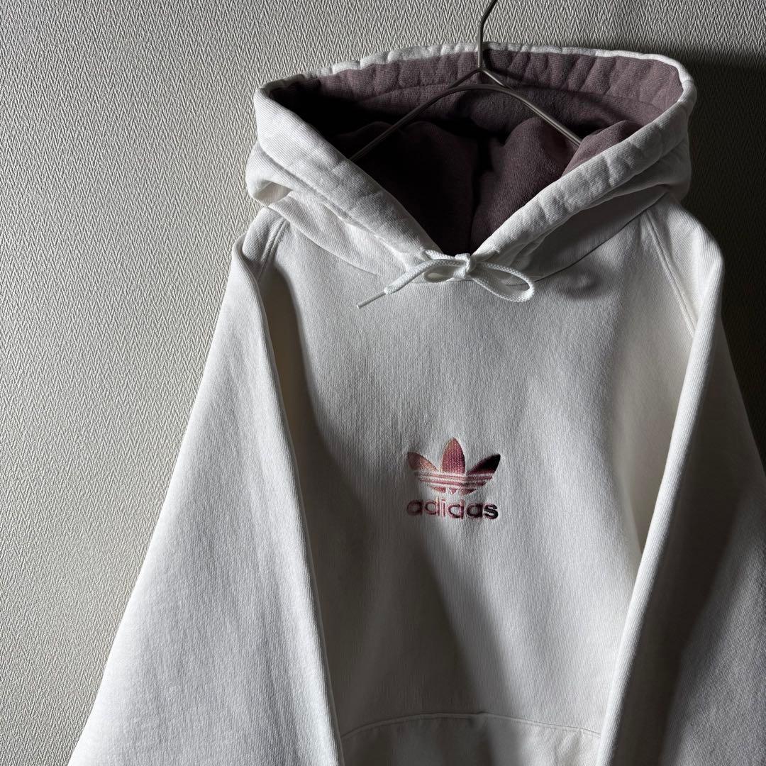 カ*ト様 超肉厚‼️おすすめ‼️90s old adidas センターロゴ 刺繍