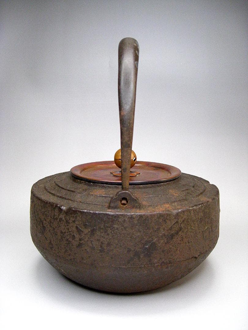 #北野宗三郎 #独楽形 #鉄瓶 #取手銀象嵌 #共箱 #彫刻 茶注 #水注 小振