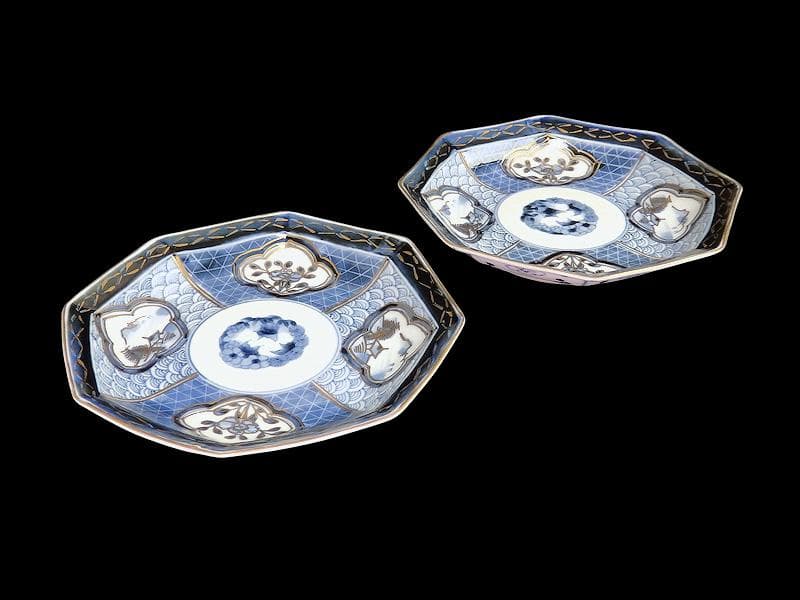 古伊万里　青海波に墨弾籠目紋　楼閣山水に花の図　八角皿２枚F205AS-fbud