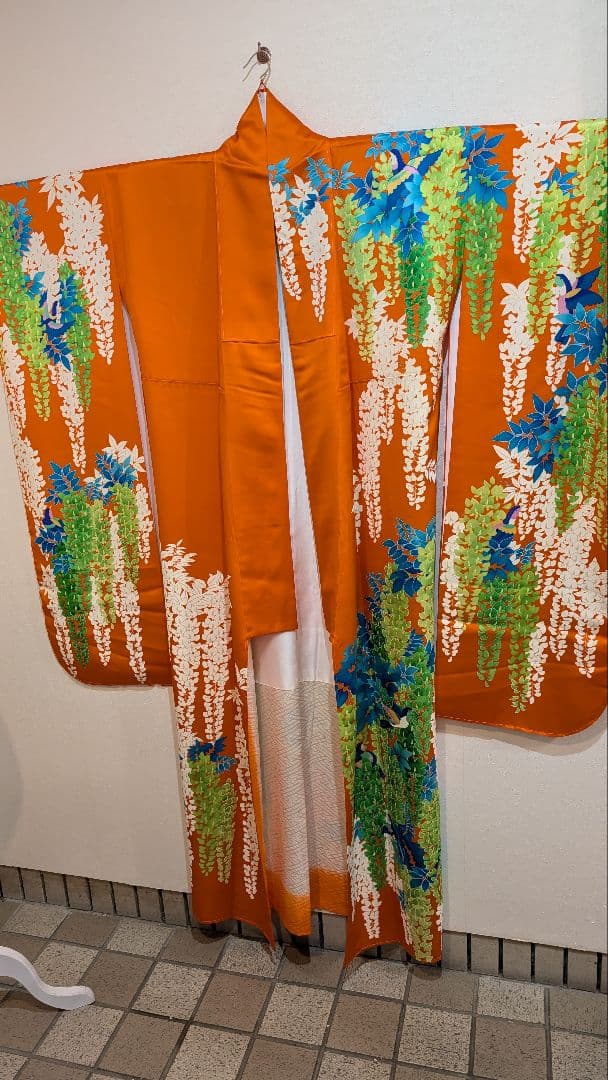 【新品】振袖 オレンジ 藤の花と鳥柄•Мサイズ