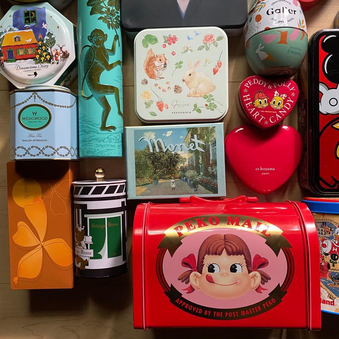 お菓子の空き缶23個まとめ売り