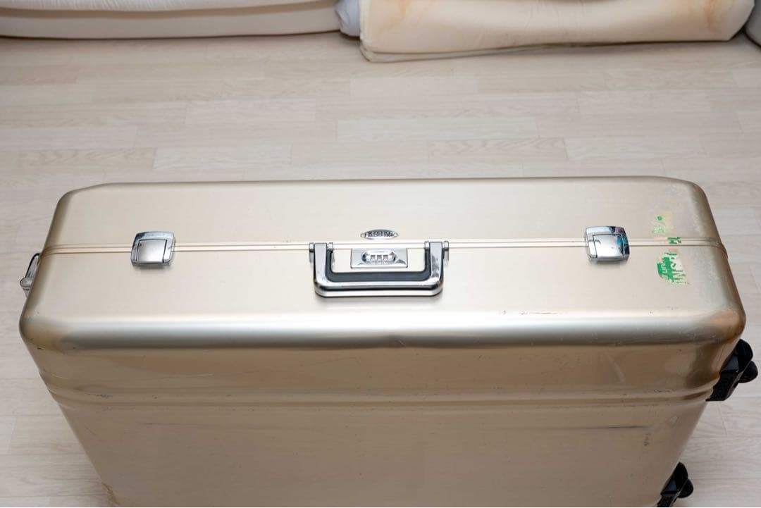 ゼロハリバートン　アルミキャリーケース　シャンパンゴールド