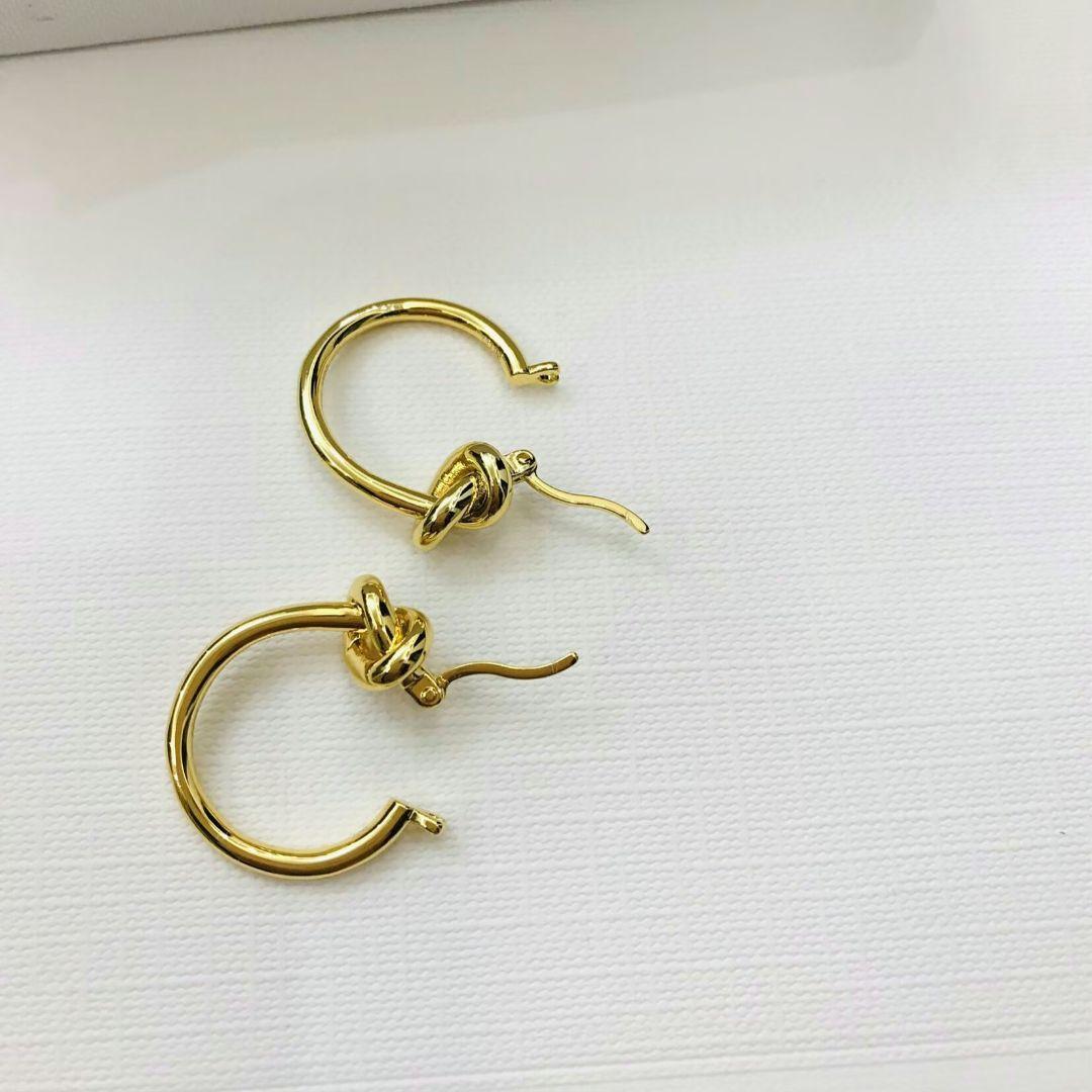 美品　ノット スモールフープ ピアス