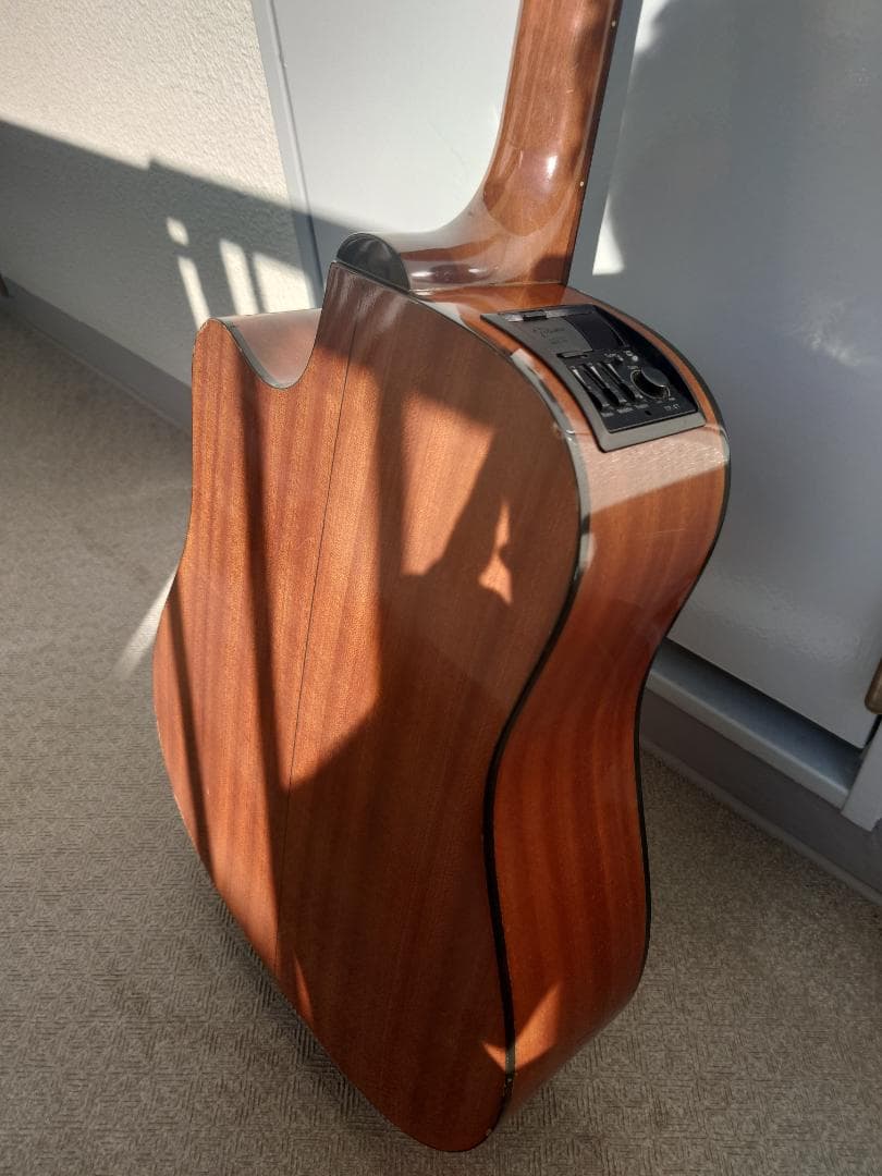 ギターTakamine EG340C エレアコ・クエレクトリック・アコ