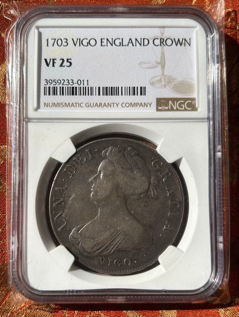 英国　アン女王　1703年　クラウン銀貨　VIGO VF 25