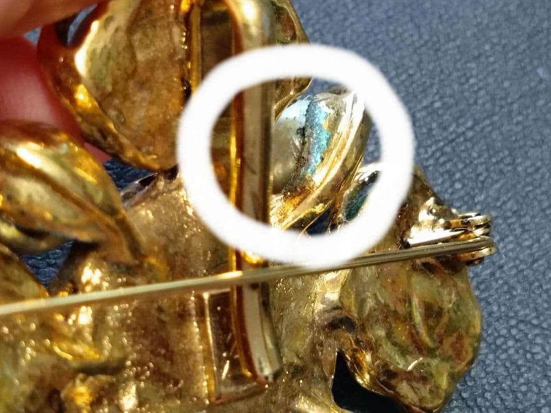 イブ・サンローランヴィンテージブローチ